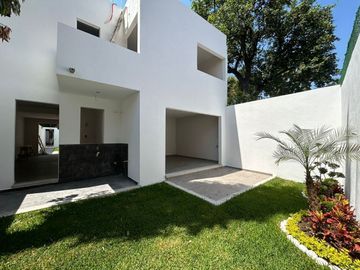 Casa en venta con jardín, alberca  en Fracc. privado en Yautepec,Morelos
