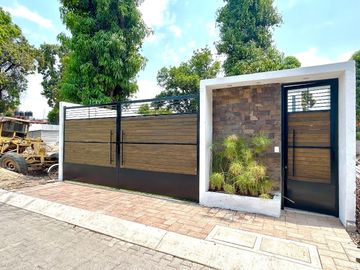 Casa en venta con jardín, alberca  en Fracc. privado en Yautepec,Morelos