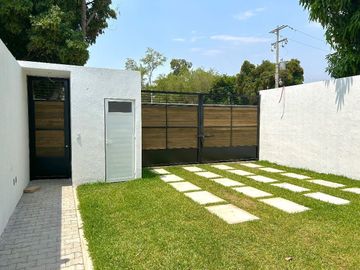 Casa en venta con jardín, alberca  en Fracc. privado en Yautepec,Morelos