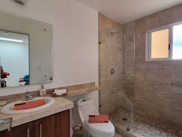 Casa en venta con roof garden,  asador y jardín privado en  Yautepec, Mor..