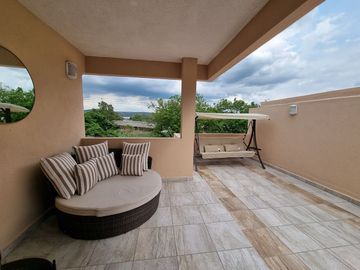 Casa en venta con roof garden,  asador y jardín privado en  Yautepec, Mor..