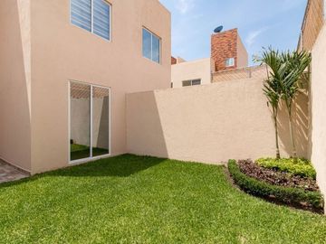 Casa en venta con roof garden,  asador y jardín privado en  Yautepec, Mor..