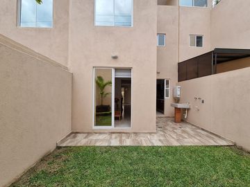 Casa en venta con roof garden,  asador y jardín privado en  Yautepec, Mor..