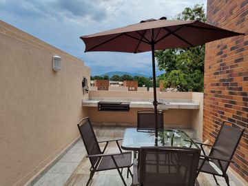 Casa en venta con roof garden,  asador y jardín privado en  Yautepec, Mor..