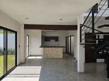 Casa con alberca, 3 recamaras en venta en Yautepec en el barrio de Ixtlahuacán