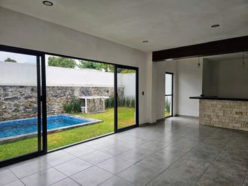 Casa con alberca, 3 recamaras en venta en Yautepec en el barrio de Ixtlahuacán