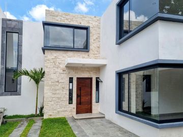 Casa con alberca, 3 recamaras en venta en Yautepec en el barrio de Ixtlahuacán
