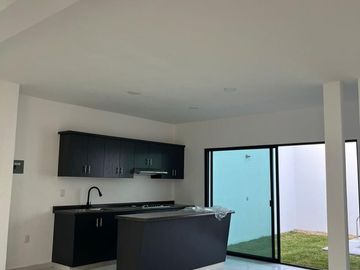 EN VENTA, CASA CON ALBERCA EN OAXTEPEC, MORELOS