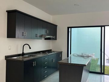 EN VENTA, CASA CON ALBERCA EN OAXTEPEC, MORELOS