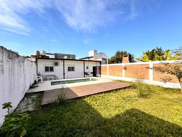 Importante casa de 4 dormitorios con pileta en VENTA en Lomas de Tafí, sector 16