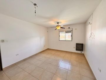 Importante casa de 4 dormitorios con pileta en VENTA en Lomas de Tafí, sector 16