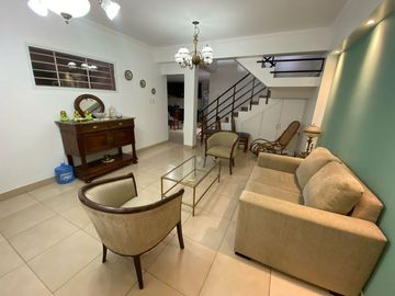 Importante casa de 4 dormitorios con pileta en VENTA en Lomas de Tafí, sector 16