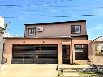 Importante casa de 4 dormitorios con pileta en VENTA en Lomas de Tafí, sector 16