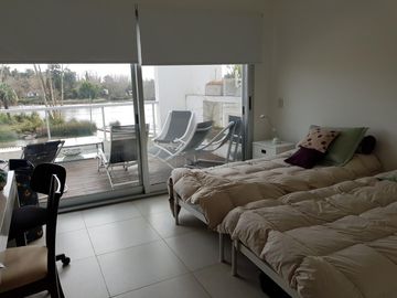 Departamento en Albanueva sobre el Rio