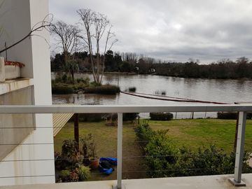 Departamento en Albanueva sobre el Rio