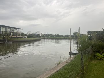 Departamento en Albanueva sobre el Rio