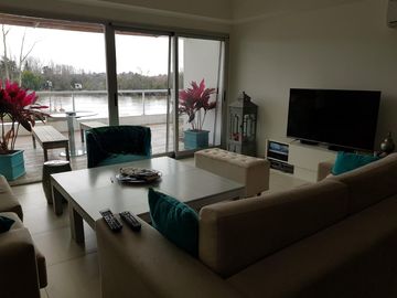 Departamento en Albanueva sobre el Rio