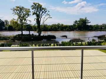 Departamento en Albanueva sobre el Rio