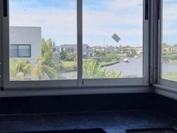 Departamento en Albanueva sobre el Rio
