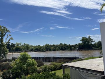 Departamento en Albanueva sobre el Rio