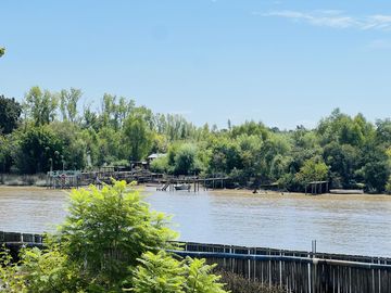 Departamento en Albanueva sobre el Rio