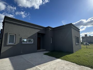 Casa de 3 dormitorios a estrenar en 7 meses Barrio Santa Elisa - Pilar del Este
