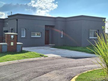Casa de 3 dormitorios a estrenar en 7 meses Barrio Santa Elisa - Pilar del Este