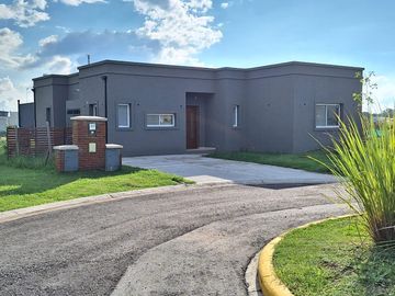 Casa de 3 dormitorios a estrenar en 7 meses Barrio Santa Elisa - Pilar del Este