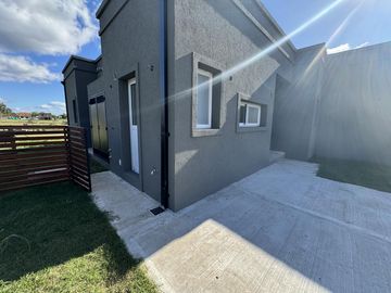 Casa de 3 dormitorios a estrenar en 7 meses Barrio Santa Elisa - Pilar del Este