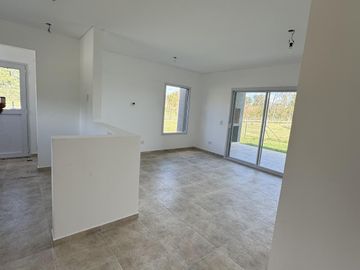 Casa de 3 dormitorios a estrenar en 7 meses Barrio Santa Elisa - Pilar del Este