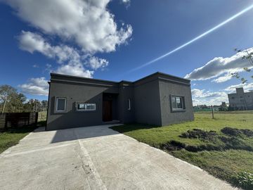 Casa de 3 dormitorios a estrenar en 7 meses Barrio Santa Elisa - Pilar del Este