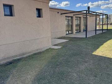 Casa de 3 dormitorios a estrenar en 7 meses Barrio Santa Elisa - Pilar del Este