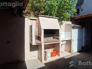 Triplex con quincho y jardin a dos cuadras del mar en San Bernardo Del Tuyu