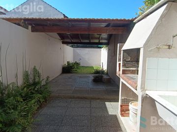Triplex con quincho y jardin a dos cuadras del mar en San Bernardo Del Tuyu
