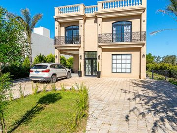 Casa de Lujo en Venta de 4 Dormitorios, en Barrio Cerrado Puerto Roldan, Roldan