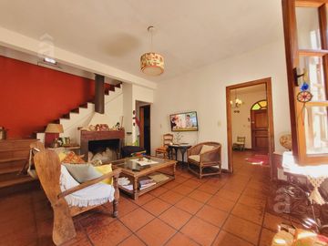 Casa en Villa Ballester - Venta - Cuatro Ambientes.