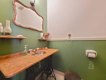 Casa en Villa Ballester - Venta - Cuatro Ambientes.