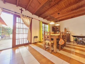 Casa en Villa Ballester - Venta - Cuatro Ambientes.
