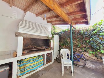 Casa en Villa Ballester - Venta - Cuatro Ambientes.