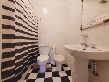 Casa en Villa Ballester - Venta - Cuatro Ambientes.
