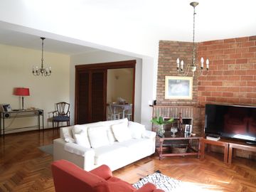 Casa en  Venta-Villa Devoto-5 amb- jardin- cochera
