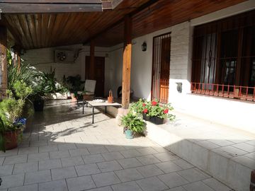 Casa en  Venta-Villa Devoto-5 amb- jardin- cochera