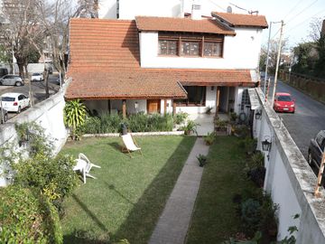 Casa en  Venta-Villa Devoto-5 amb- jardin- cochera