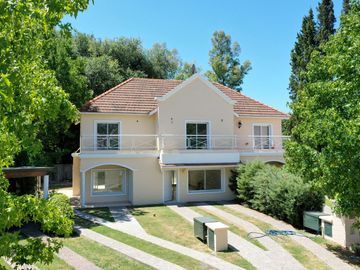 Casa estilo Duplex en Venta - Pilar - Barrio cerrado Las Margaritas