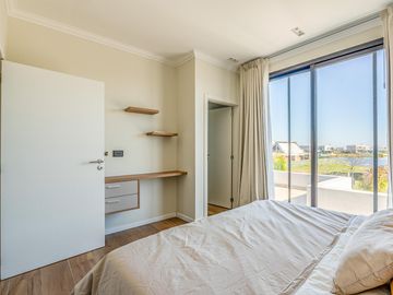 CASA - VENTA - 6 AMB - SUITES - COCHERA - JARDIN - PISCINA - BELEN DE ESCOBAR
