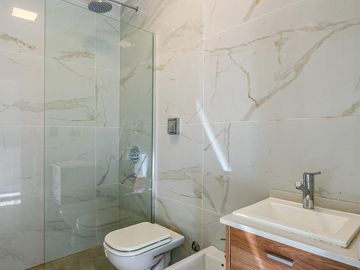 CASA - VENTA - 6 AMB - SUITES - COCHERA - JARDIN - PISCINA - BELEN DE ESCOBAR