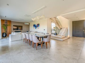 CASA - VENTA - 6 AMB - SUITES - COCHERA - JARDIN - PISCINA - BELEN DE ESCOBAR