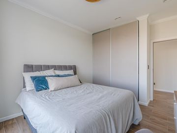 CASA - VENTA - 6 AMB - SUITES - COCHERA - JARDIN - PISCINA - BELEN DE ESCOBAR