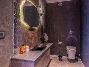 CASA - VENTA - 6 AMB - SUITES - COCHERA - JARDIN - PISCINA - BELEN DE ESCOBAR