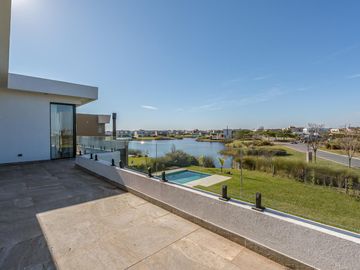 CASA - VENTA - 6 AMB - SUITES - COCHERA - JARDIN - PISCINA - BELEN DE ESCOBAR
